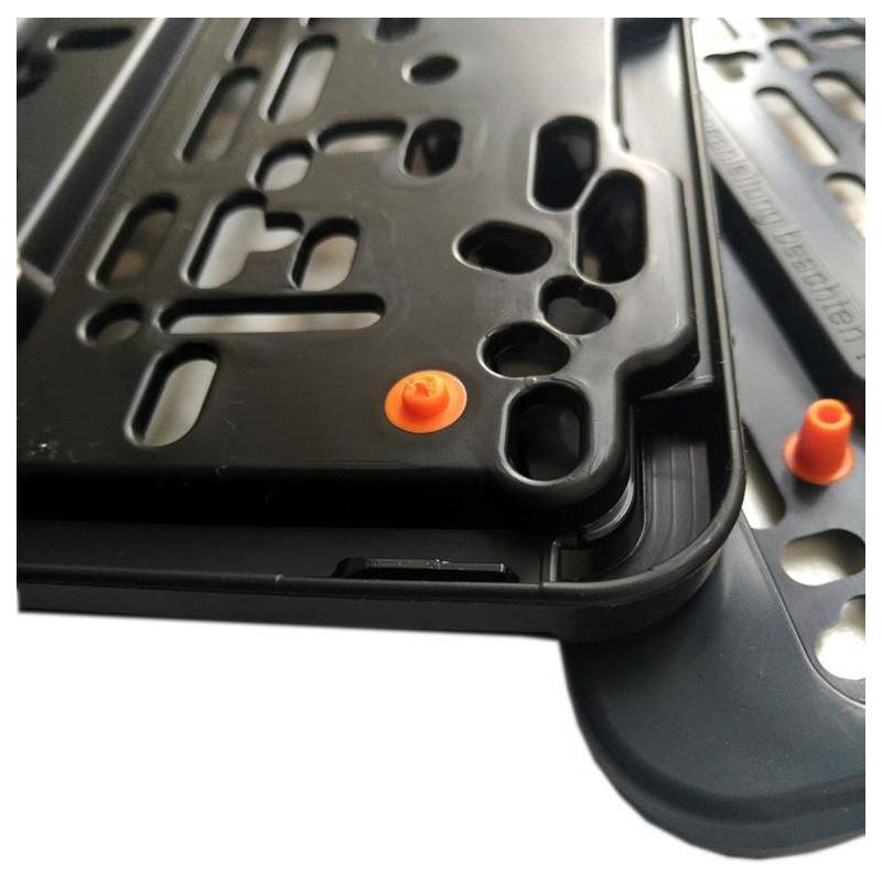 Antywibracyjne ramki do tablic rejestracyjnych