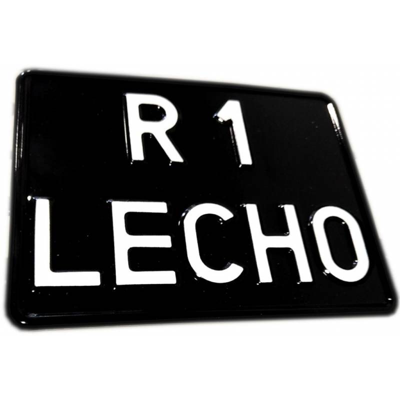 czarna kwadratowa tablica rejestracyjna, biały napis, tablica do ciągnika, traktora, motoru