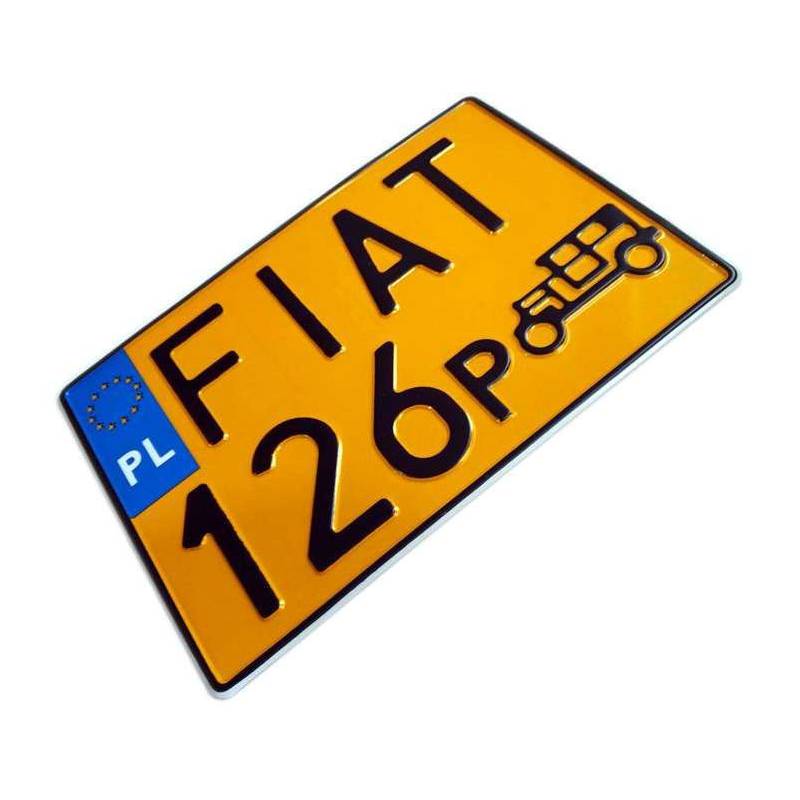 fiat 126p, żółta tablica rejestracyjna, polska żółta kwadratowa tablica rejestracyjna. żółte tło, czarny napis fiat 126p