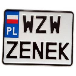 Biała tablica motorowa z flagą biało - czerwoną