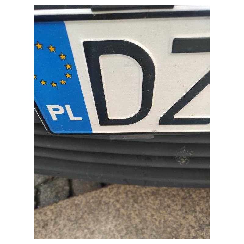 Uniwersalne niewidoczne ramki do tablic rejestracyjnych