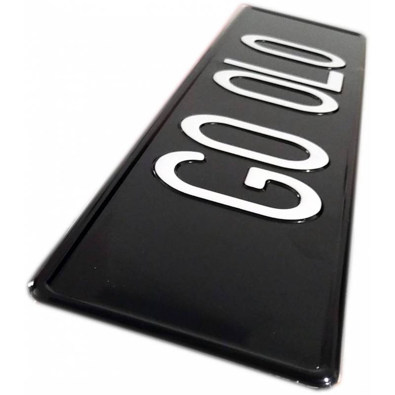 Czarna polska tablica rejestracyjna. Stara polska tablica rejestracyjna.