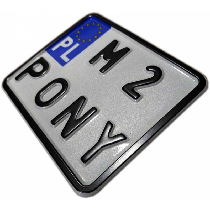 biała tablica rejestracyjna, czarny napis M2 Pony, romet pony, pony m2