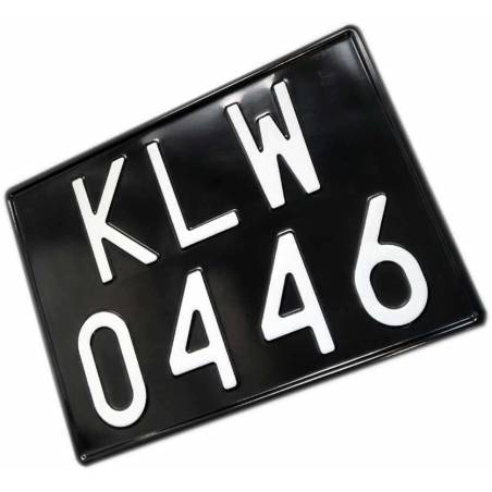 czarna kwadratowa tablica rejestracyjna, czarna dwurzędowa polska tablica rejestracyjna, biały napis